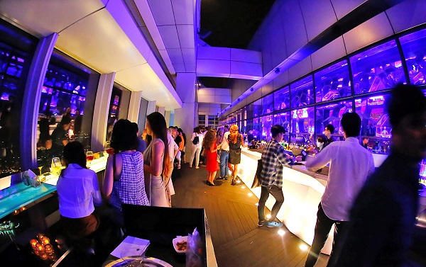 Ozone Bar, bar cao nhất thế giới tại Hồng Kông